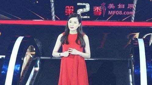 逆天了！40岁单亲妈妈美如少女 小她17岁的鲜肉狂表白