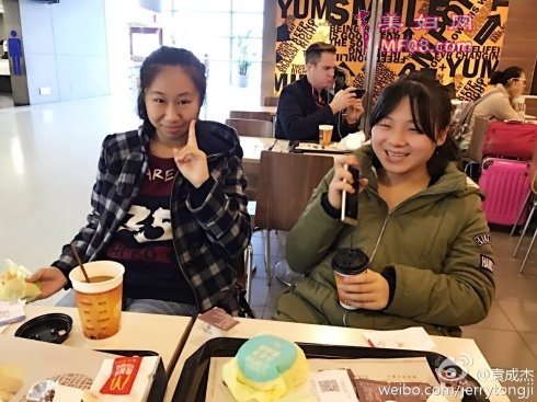 “虹桥一姐”因追星意外走红 算不算励志？