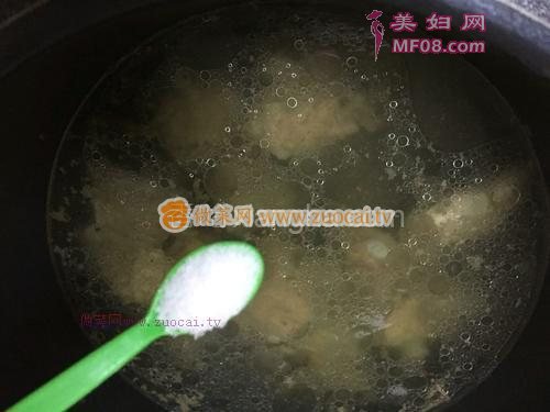 白萝卜炖排骨的做法