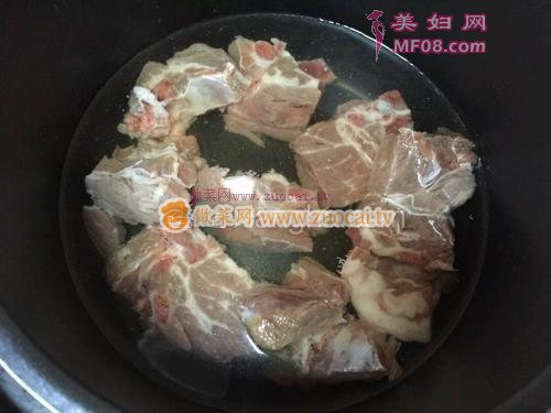 白萝卜炖排骨的做法