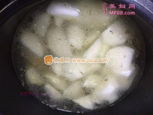 白萝卜炖排骨的做法