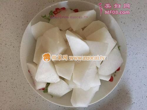 白萝卜炖排骨的做法