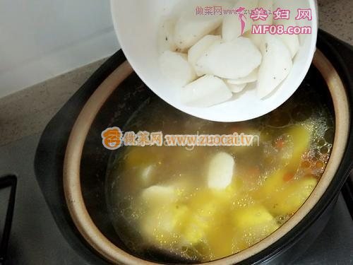 乳鸽山药汤的做法