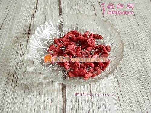 乳鸽山药汤的做法