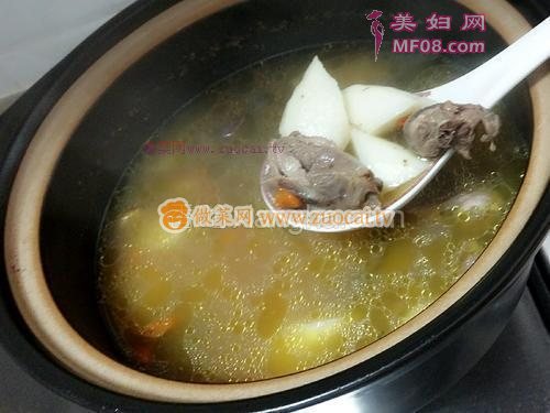 乳鸽山药汤的做法