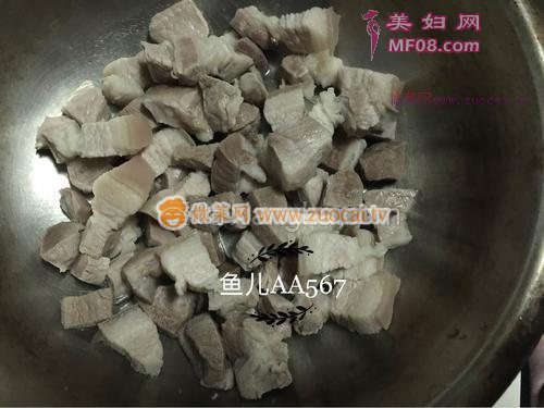 猪肉炖松伞蘑的做法