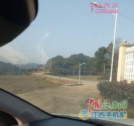 江西万年县交通局长被举报违规建别墅 利用职权铺专道