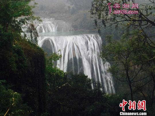 图为冬季的黄果树大瀑布。 张伟 摄