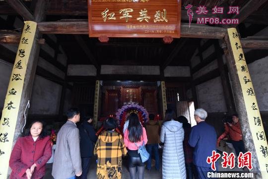 图为缅怀先烈现场。 吕明 摄