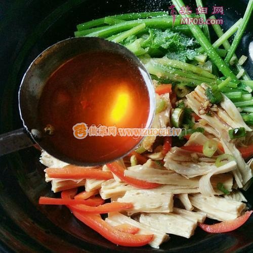 红油芹菜腐竹的做法