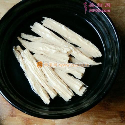 红油芹菜腐竹的做法
