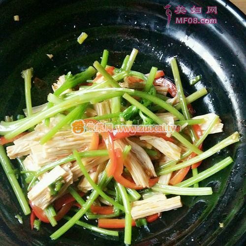 红油芹菜腐竹的做法