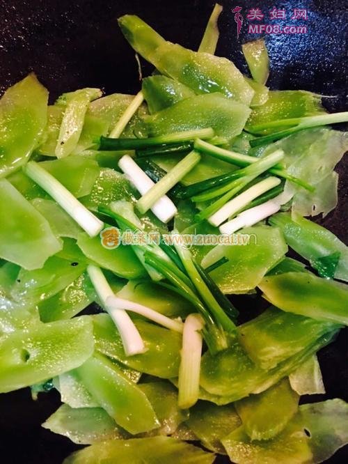 香葱炒莴笋的做法