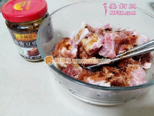芋头蒸排骨的做法