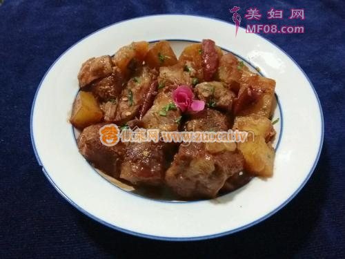 腐乳排骨烧土豆的做法