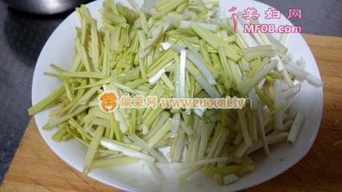 虾仁炒蒜黄的做法