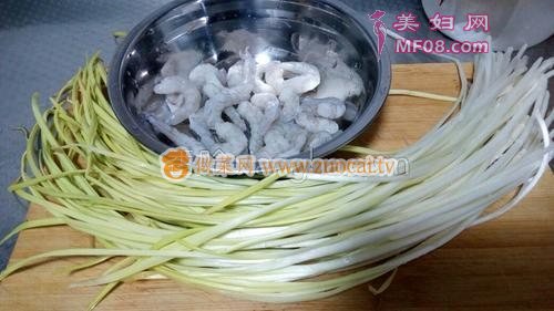 虾仁炒蒜黄的做法