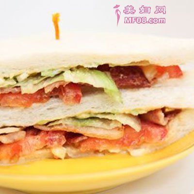 鸡蛋培根沙拉三明治的家常做法