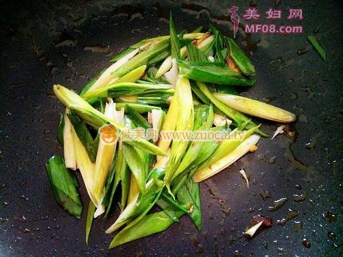 蒜苗炒鸡蛋的做法