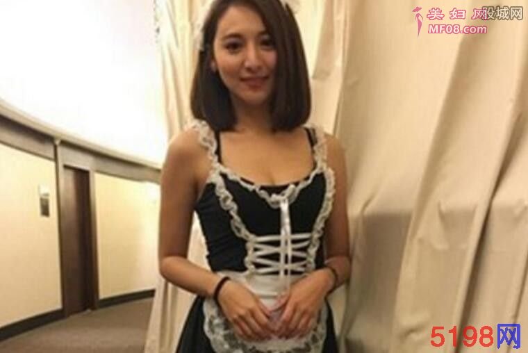 女主持着爆Ru装试镜