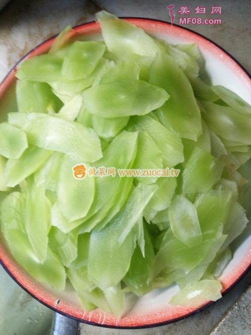 瘦肉炒莴苣片的做法