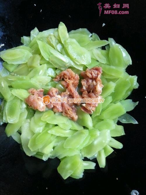 瘦肉炒莴苣片的做法
