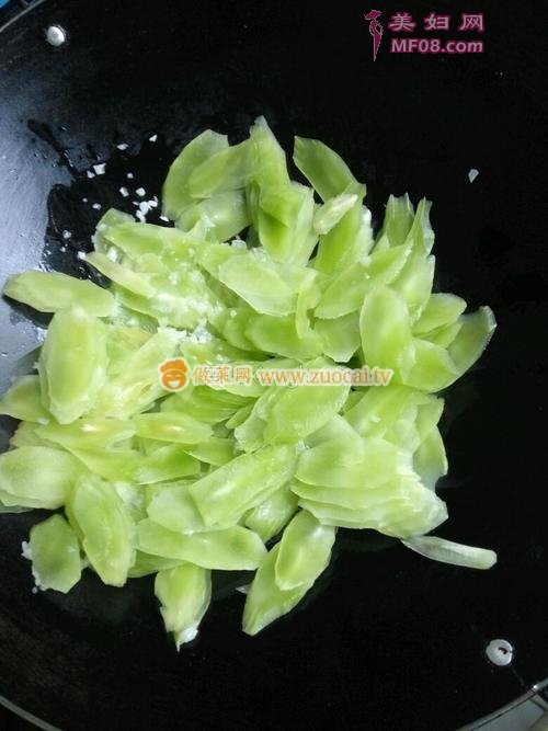 瘦肉炒莴苣片的做法