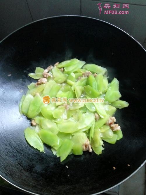 瘦肉炒莴苣片的做法