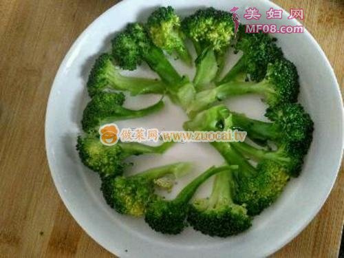 红烧肉炝西蓝花的做法