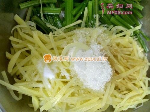 炝芹菜土豆丝的做法