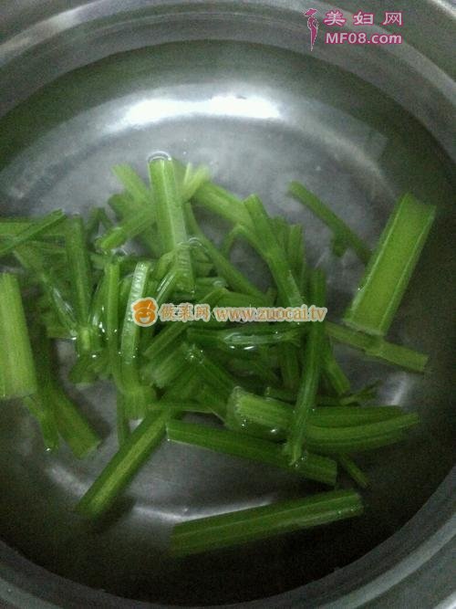 炝芹菜土豆丝的做法
