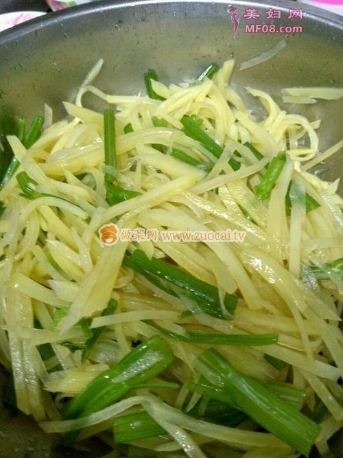炝芹菜土豆丝的做法