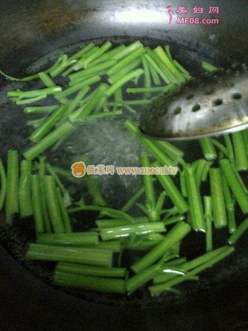 炝芹菜土豆丝的做法