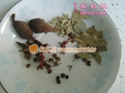  私房秘制肘子的做法