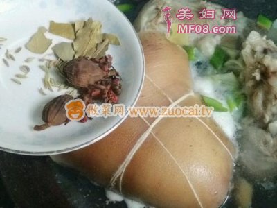  私房秘制肘子的做法