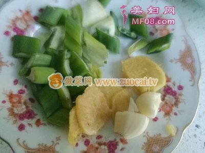  私房秘制肘子的做法