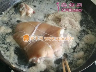  私房秘制肘子的做法