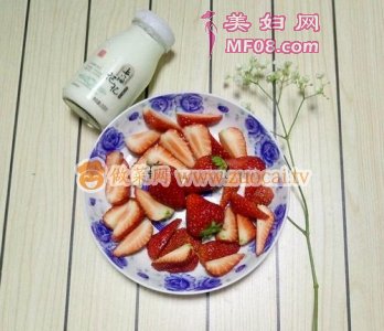 草莓奶昔的做法