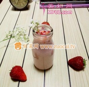 草莓奶昔的做法
