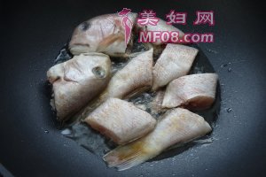 蒜香马头鱼怎么做好吃 蒜香马头鱼最正宗的做法