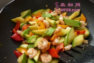 家常虾仁炒西葫芦的做法 虾仁炒西葫芦怎么做好吃