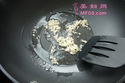 家常虾仁炒西葫芦的做法 虾仁炒西葫芦怎么做好吃