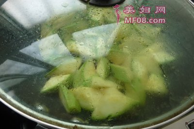 家常虾仁炒西葫芦的做法 虾仁炒西葫芦怎么做好吃