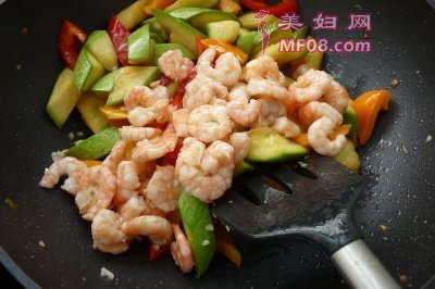 家常虾仁炒西葫芦的做法 虾仁炒西葫芦怎么做好吃