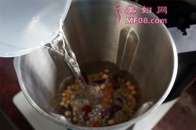 花生红枣豆浆最正宗的做法 家常花生红枣豆浆的做法