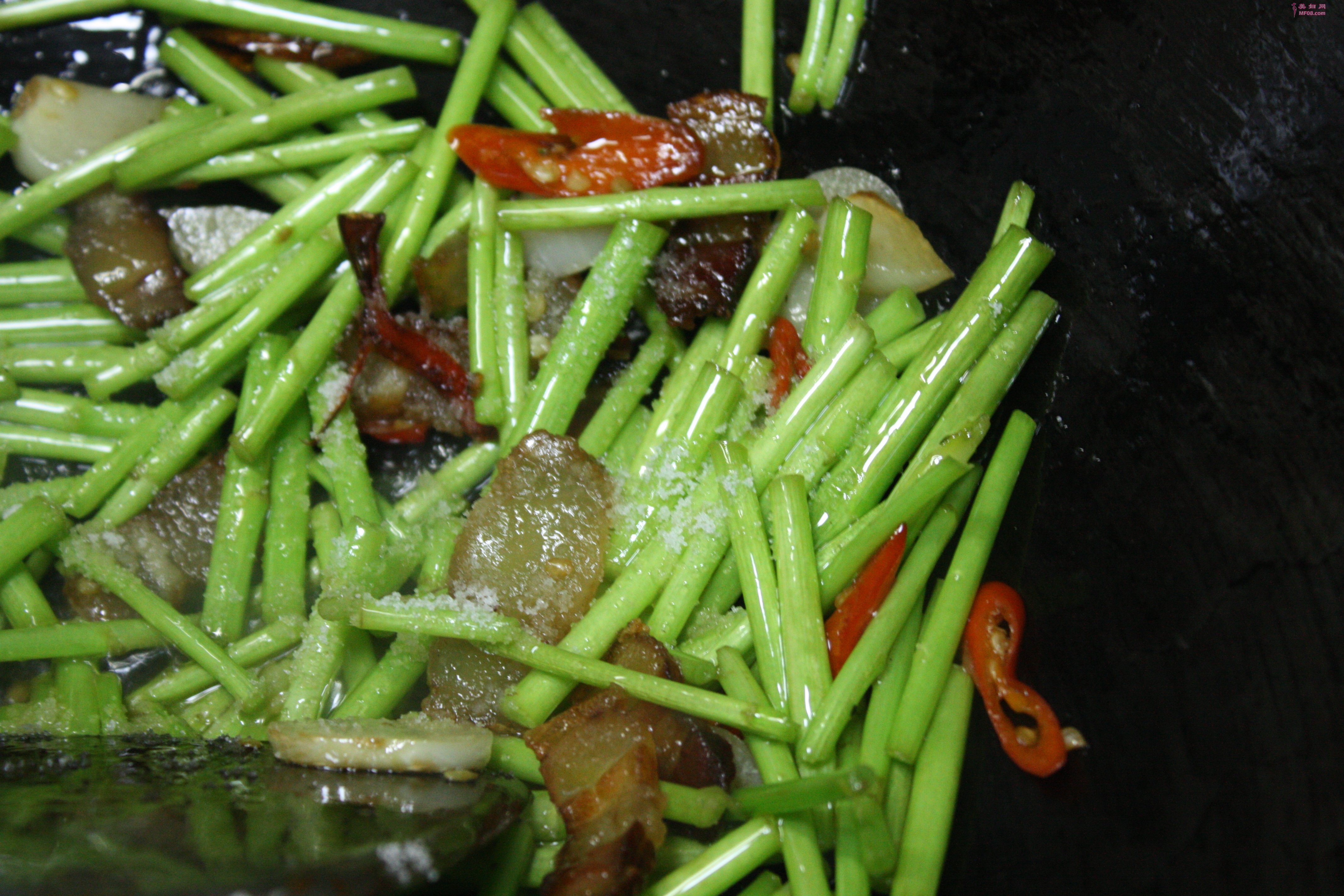 家常芦蒿炒腊肉的做法 芦蒿炒腊肉怎么做好吃