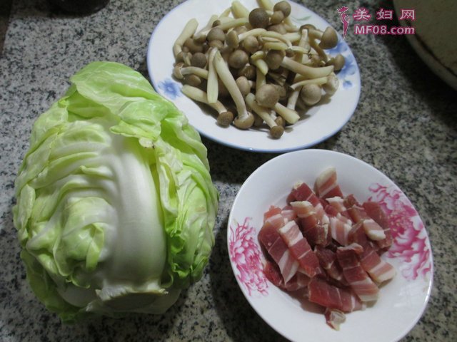 咸肉蟹味菇炒牛心菜怎么做好吃 咸肉蟹味菇炒牛心菜最正宗的做法