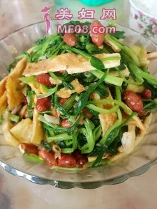 菠菜拌鸡蛋花生米怎么做好吃 菠菜拌鸡蛋花生米最正宗的做法