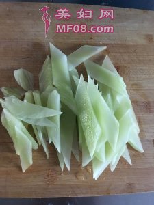 黄豆牛肉煲怎么做好吃 黄豆牛肉煲最正宗的做法