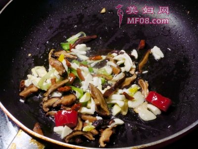 干锅咸蛋白花菜最正宗的做法 家常干锅咸蛋白花菜的做法